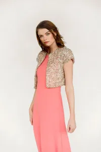 chaqueta corta de lentejuelas y conchas