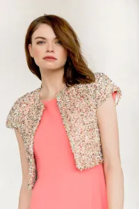 chaqueta corta de lentejuelas y conchas