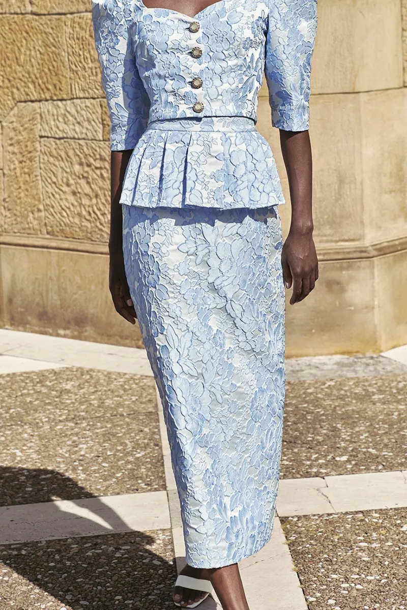 Falda brocada flores azul claro con peplum para invitada