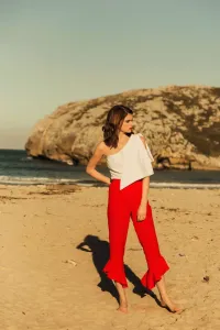Pantalon estrecho crepe rojo volante