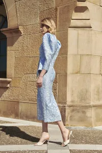 Vestido brocado azul claro con peplum y mangas volumen para boda,