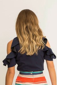 Blusa Azul Marino Crepe Volantes Manga Corta Hombros Descubiertos