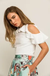 Blusa Blanca Crepe Volantes Manga Corta Hombros Descubiertos
