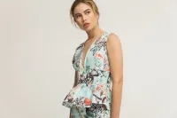 Vestido Corto Peplum Otoman Mariposas Flores Azul claro Sin Mangas