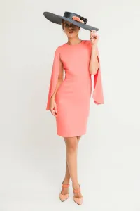Vestido corto crepe coral mangas efecto capa ajustado cintura