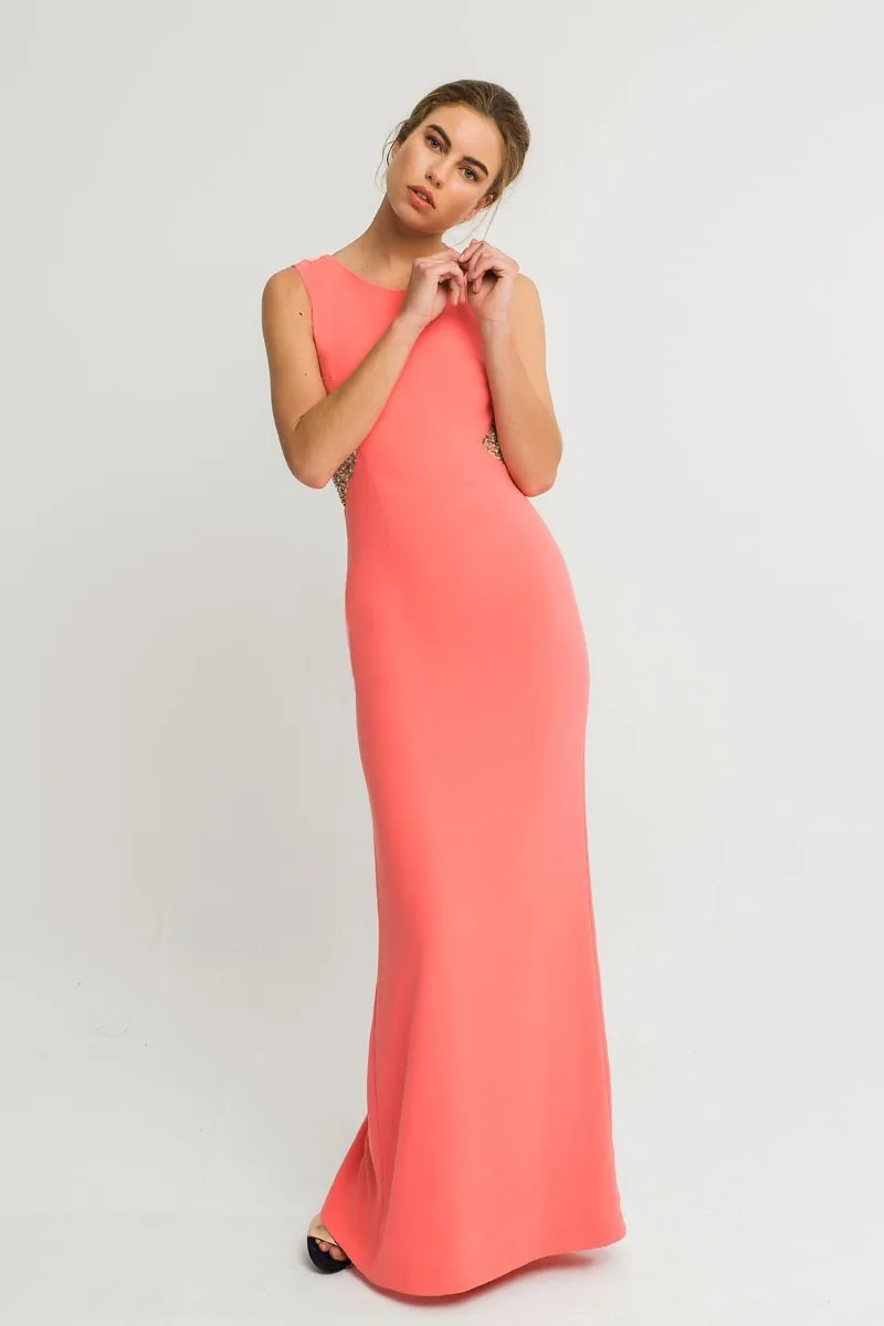 Vestido largo crepe coral ajustado cuello redondo lentejuelas