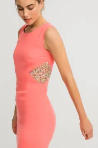 Vestido largo crepe coral ajustado cuello redondo lentejuelas