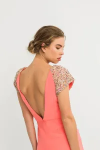 Vestido corto recto coral manga raglanlentejuelas hombros espalda