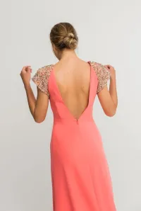 Vestido largo coral espalda abierta manga corta lentejuelas hombros
