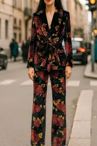 traje de chaqueta y pantalón terciopelo negro con estampado de