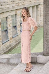 conjunto Falda tul bordado flores rosa para invitada primavera