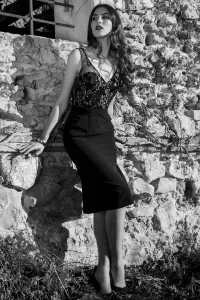 vestido negro midi encaje