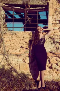 vestido negro midi encaje
