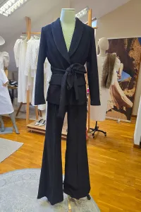 Traje de chaqueta y pantalón brocado color negro