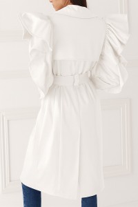 gabardina con volantes larga de color blanco