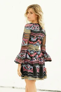 vestido corto de fiesta etnico con vuelo y volantes en las mangas