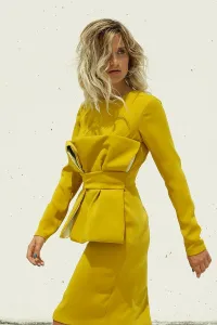 vestido corto de fiesta amarillo mostaza con lazo para invitada