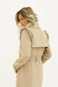 trench largo ante beige manga larga y pasamaneria