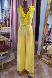 Mono de fiesta amarillo asimétrico de fiesta