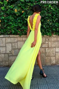 Vestido largo de fiesta amarillo con flores para invitada boda