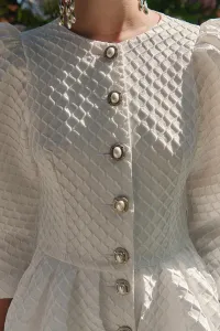 vestido brocado blanco con peplum manga abullonada de novia civil