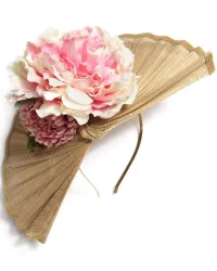 tocado de flores beige y rosa