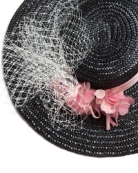 canotier de rafia negro con flores rosa y redecilla