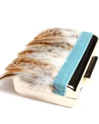bolso de mano dorado de fiesta con plumas