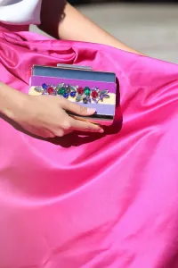 bolso de mano dorado de fiesta con pedreria