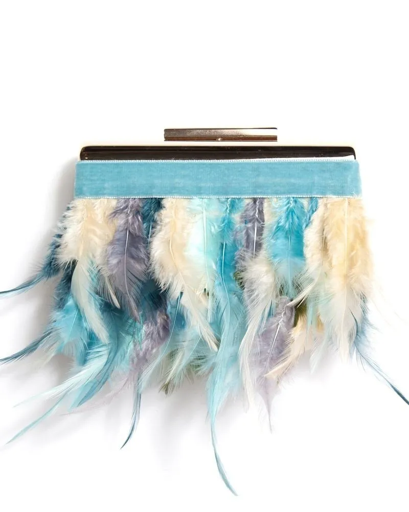 bolso dorado de fiesta con plumas azules