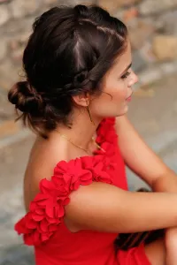 Vestido largo de fiesta rojo con flores para invitada boda