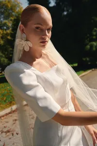 Top corto blanco para boda civil media manga