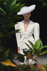 Chaqueta americana crepe blanco manga abullonada