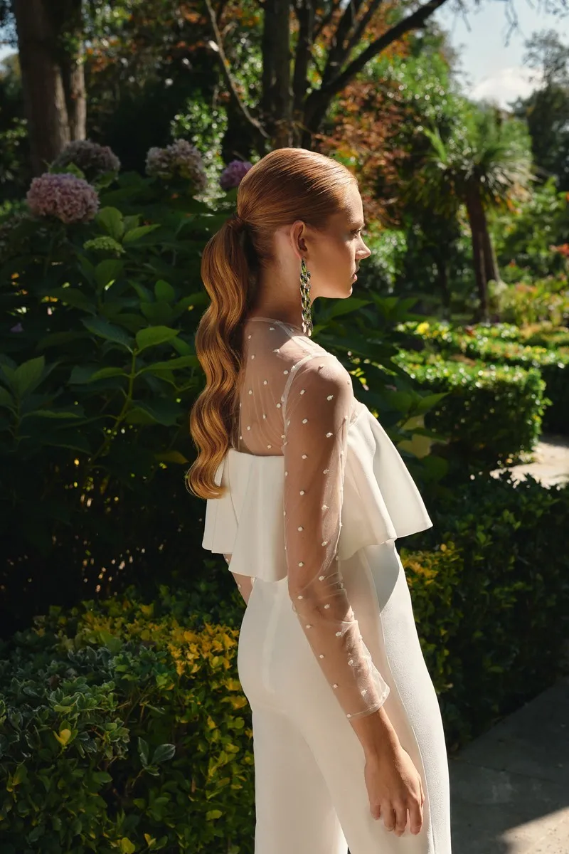 mono blanco de novia con cuerpo plumetti