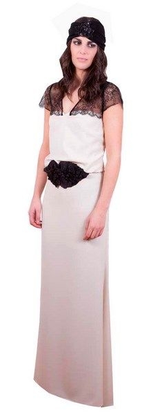 vestido largo nude y encaje de chantilly negro de bouret