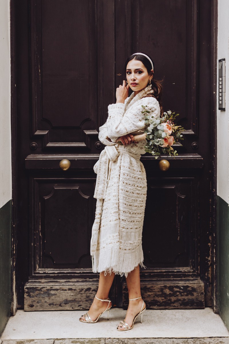 comprar online abrigo de chanel en blanco roto y dorado con flecos para novia civil, boda intima, madre de bautizo, comunion, shop online