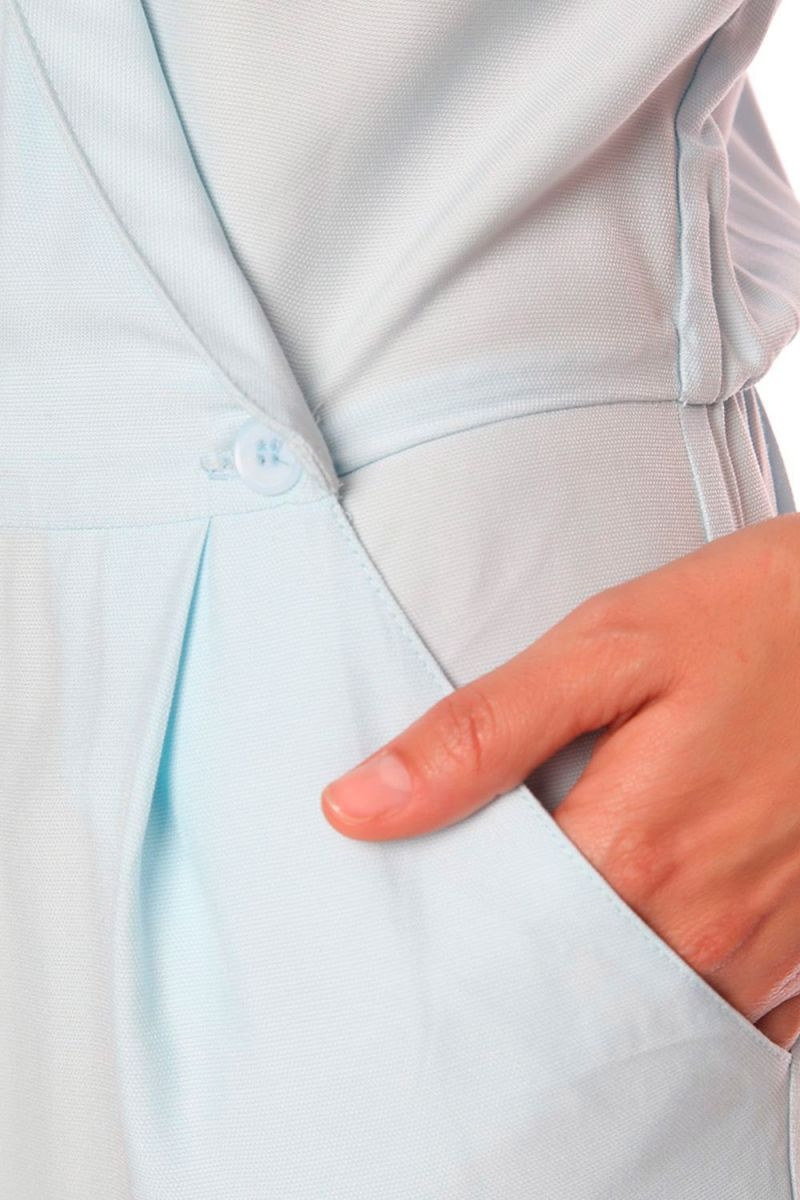 Jumpsuit azul pastel tipo esmoquin de Q2