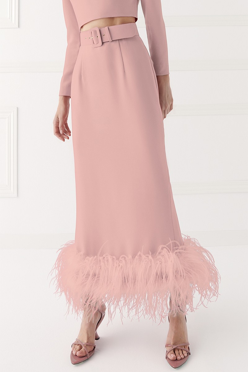 Falda recta falda plumas en crepe rosa