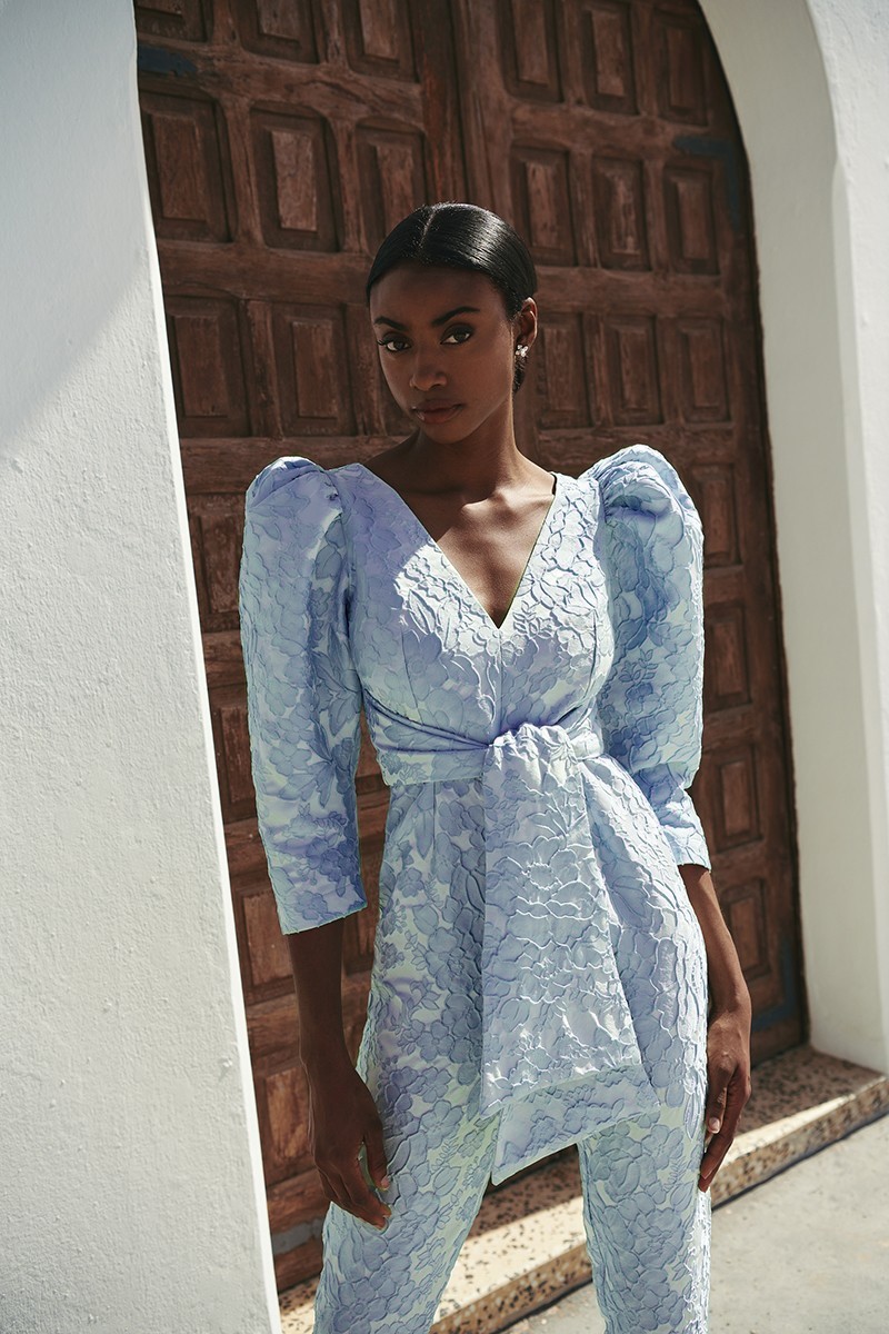 jumpsuit jacquard azul claro con manga jamon, pantalon estrecho y lazada en cintura para invitadas boda verano, graduacion, mama de comunion omama de bautizo