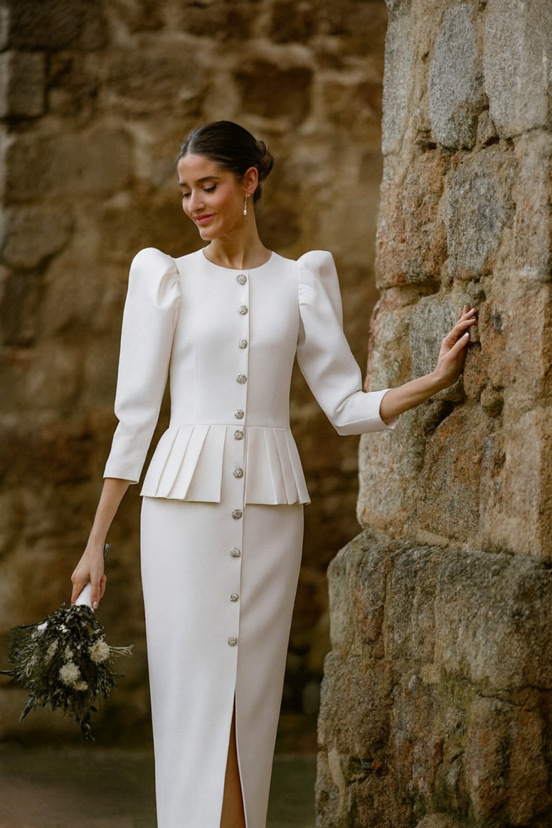 vestido joya de crepe blanco con peplum manga abullonada para novias online, mama de comunion o bautizo, shoponline