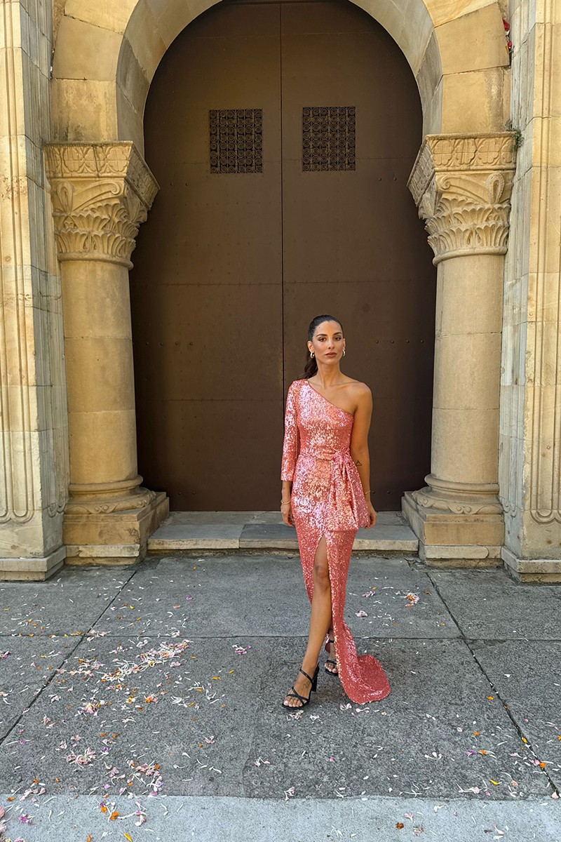 comprar online comprar online Vestido de fiesta largo asimétrico de pailletes coral con cinturon con lazo y abertura en la falda para invitadas bodas de noche, fiesta, evento, apparentia