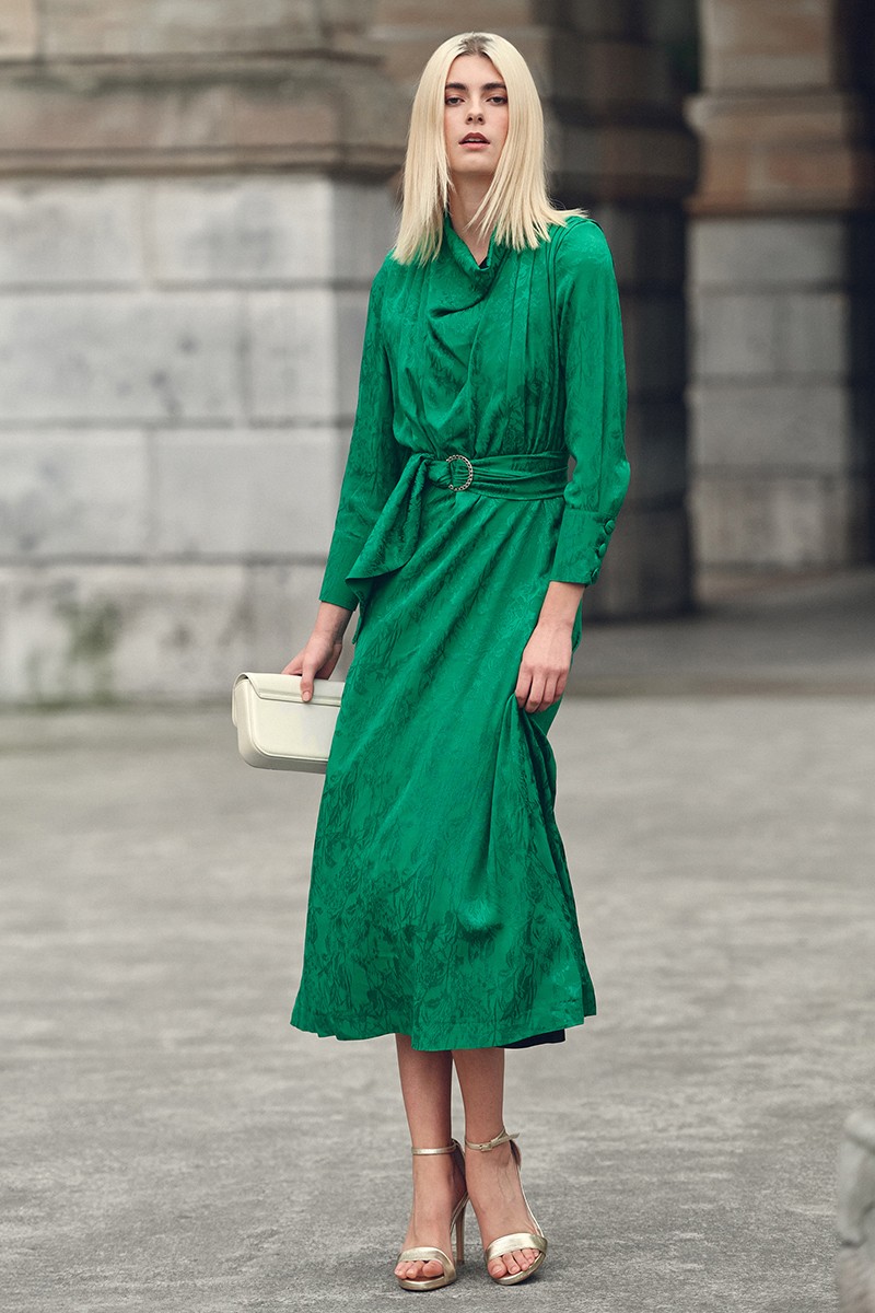 comprar vestido verde esmeralda en jacquard con cuerpo drapeado falda evasé y manga larga para invitada boda, bautizo, comunion, fiesta, nochevieja, navidad