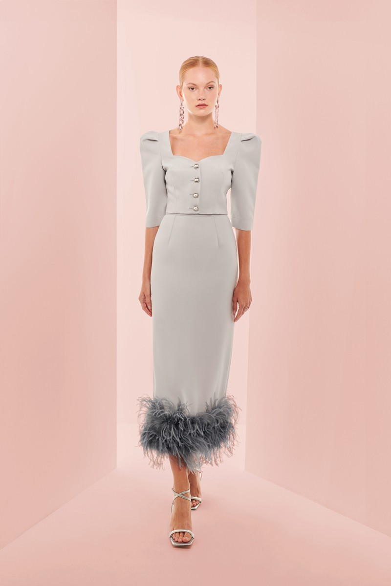 Conjunto de falda y top corto gris con manga francesa, escote corazon y botones joya para invitada boda invierno, evento, comunion, fiesta, navidad, shoponline