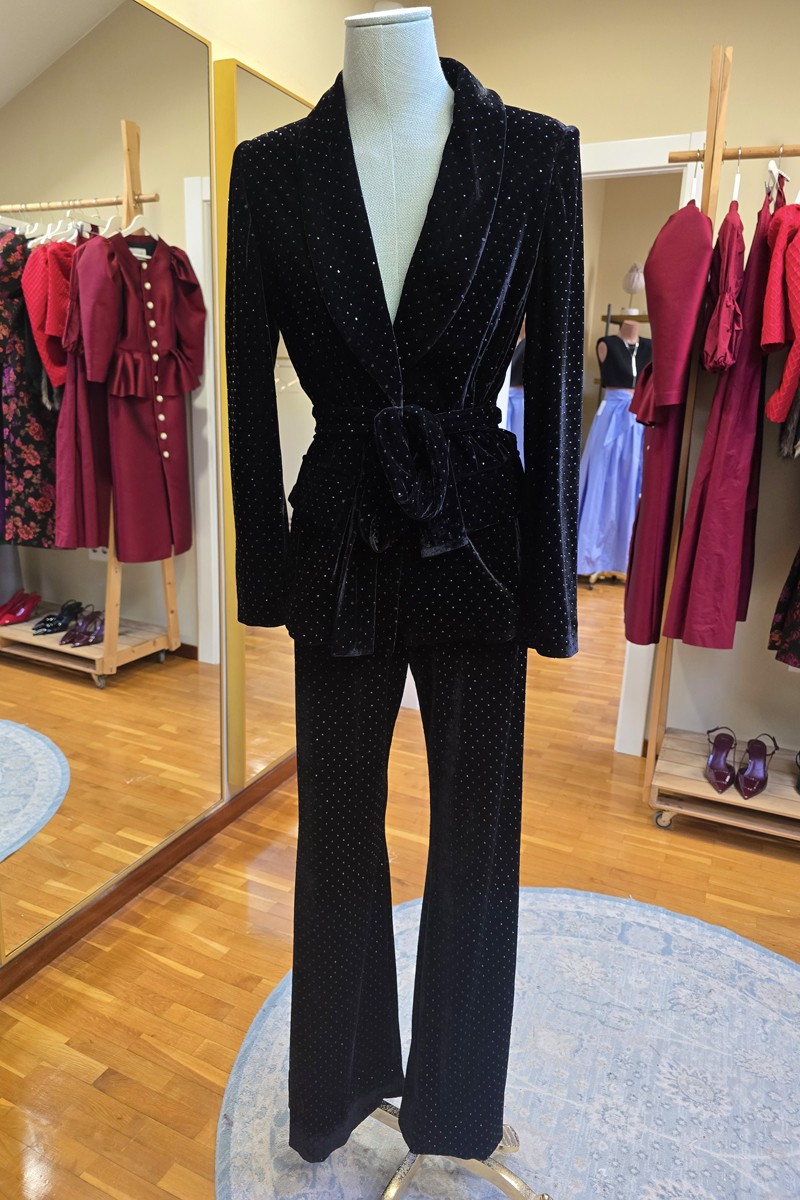 traje de chaqueta y pantalón de terciopelo negro y cristales de strass con cuello esmoquin y cinturón para navidad, nochevieja y todo tipo de eventos de invierno