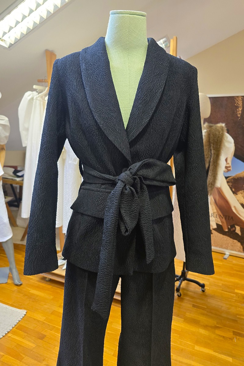 conjunto de chaqueta y pantalón brocado color negro para eventos de noche o invierno, nochevieja y navidad