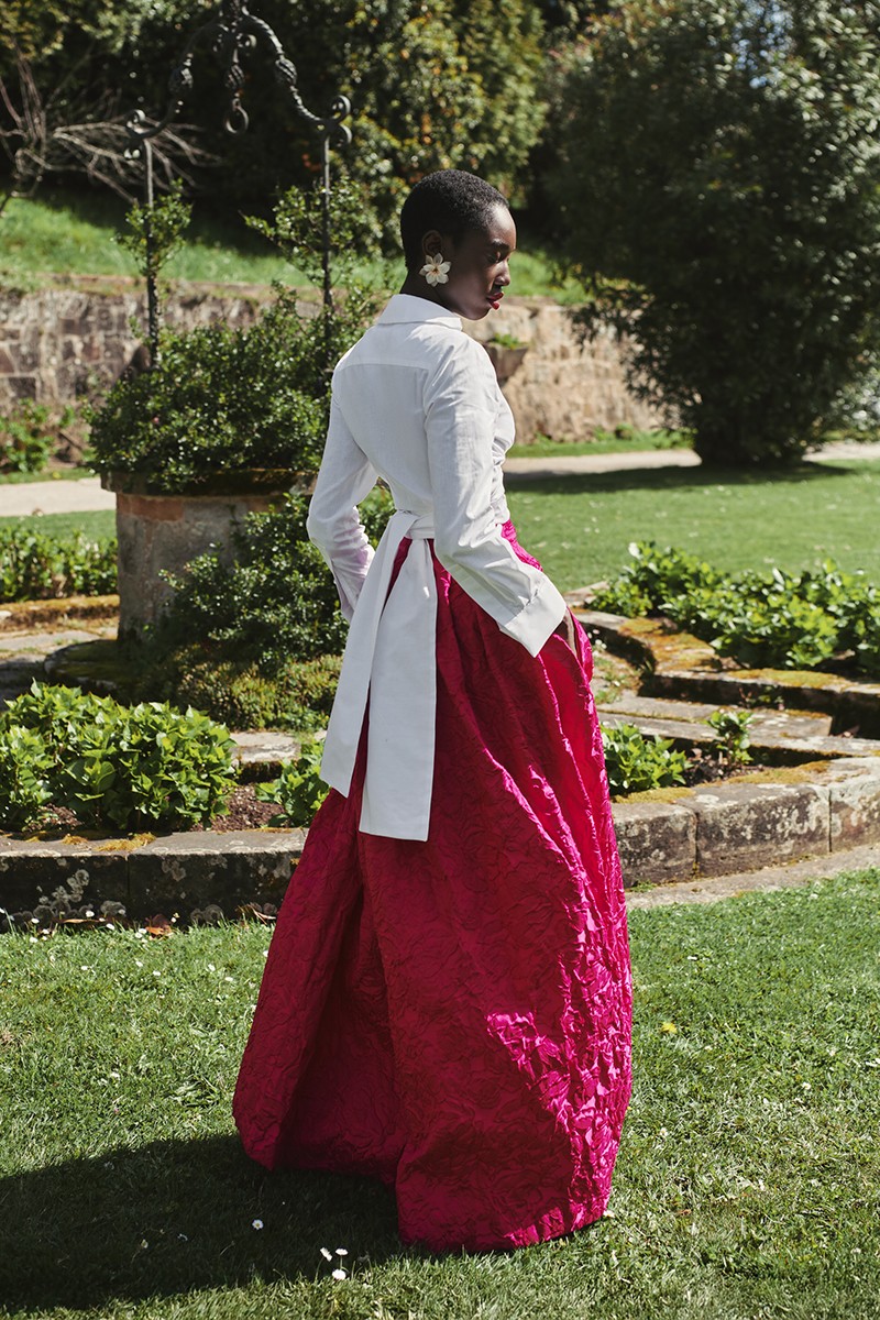 comprar Falda larga confeccionada en un tejido jacquard de excelente calidad en color buganvilla con dibujo floral en relieve para hermana de la novia, invitada boda, madrina