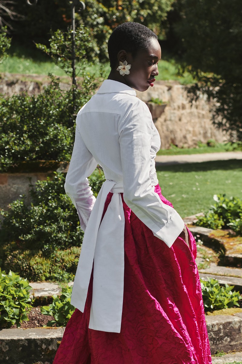 comprar camisa blanca cruzada con lazada para invitada a boda, madrina, hermana del novio