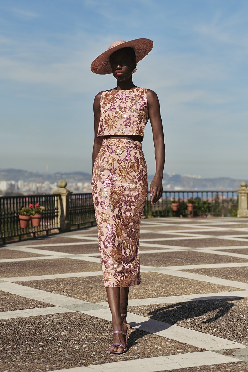 top con gasa lentejuelas geometricas en tonos melocoton, dorado y morado, con espalda cruzada para invitadas a boda de dia, noche, bautizo, comunion, graduacion, navidad, shoponline, apparentia, confirmacion, boda