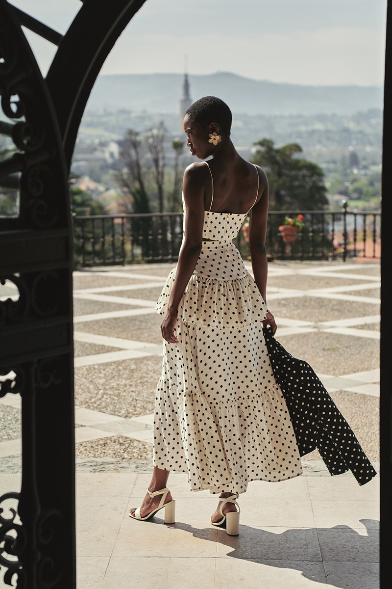 comprar online top corto corpiño crepe de lunares blanco y negro invitada conjunto para boda de primavera verano, graduación o feria de abril