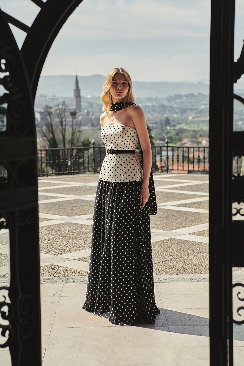 corsé palabra de honor en crepe de lunares blanco y negro invitada conjunto para boda de primavera verano, graduación o feria de abril